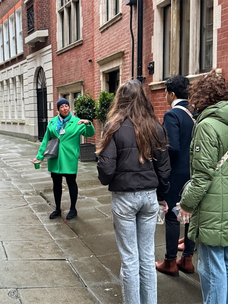 Westminster Abbey, Big Ben, and Buckingham Palace tour with guide in London.