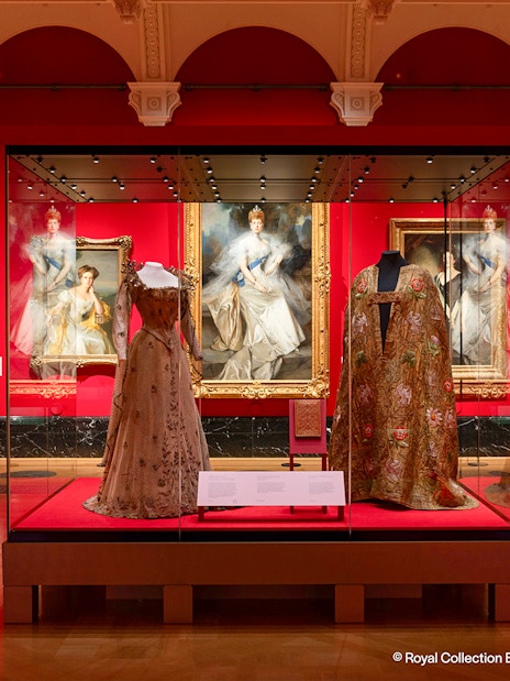 Edwardian artifacts displayed in King's Gallery, Buckingham Palace, showcasing Age of Elegance Exhibition.