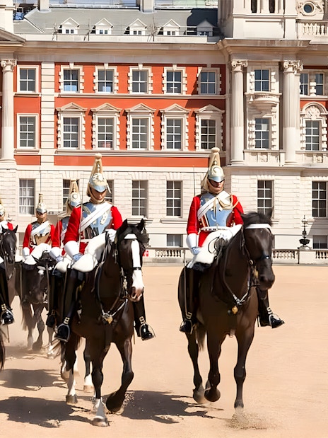 Tower of London with early access, Thames River cruise, Changing of the Guards ceremony.