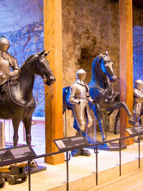 Combo tour of the historic Tower of London with Crown Jewels and Beefeater guide, save 5% on tickets, located in London, UK