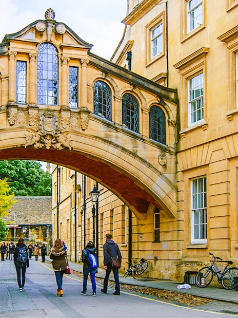 Harry Potter walking tour on the streets of Oxford, showcasing iconic filming locations.