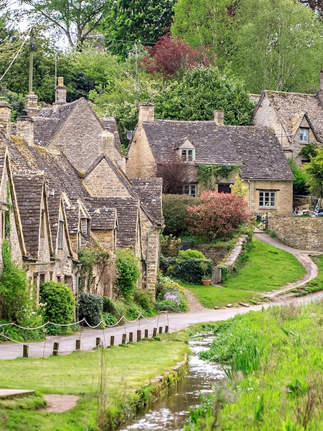 Blenheim Palace gardens with historic architecture, part of Downton Abbey Village & Cotswolds tour.